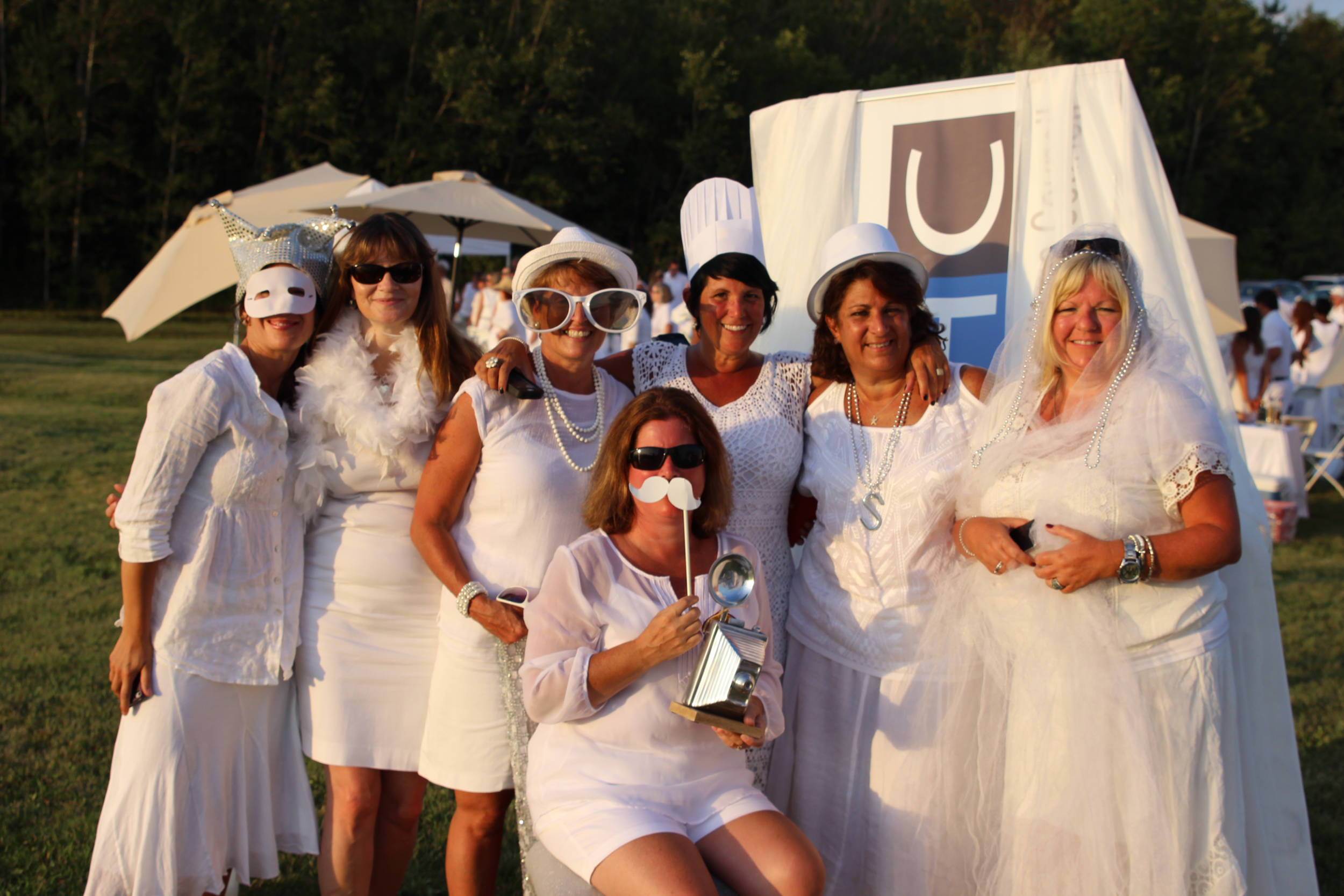 dinner-in-white